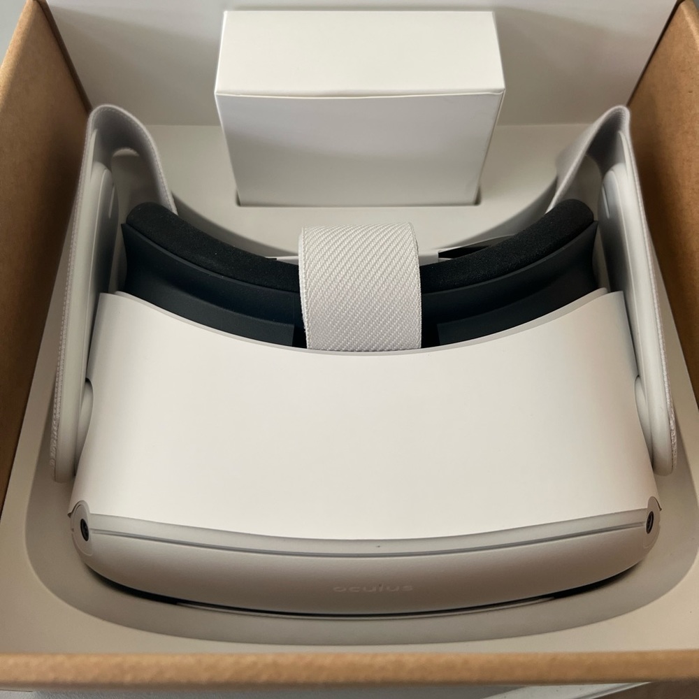 Oculus quest 2 64g, refurbished. HEADSET ONLY. Will come with new charger